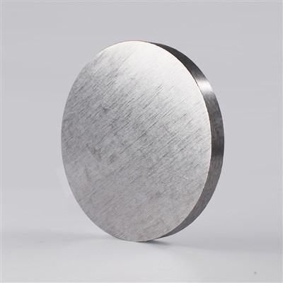 Titàn ak objektif aliminyòm